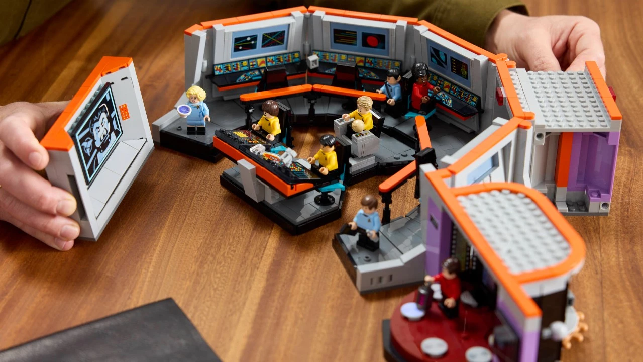 LEGO Unveils Captain Kirk’s Enterprise Bridge Set, Pricing 1,701 Pieces at $199.99 for Trekkies